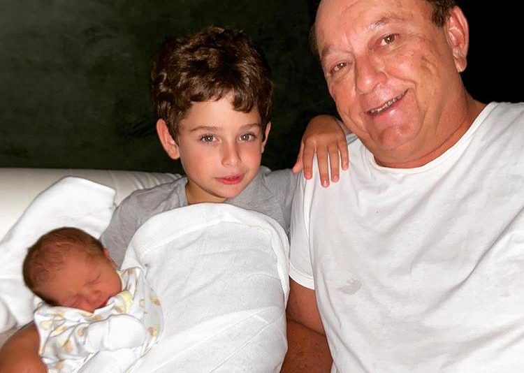 Nasceu Gabriel para alegrar ainda mais o lar de Silvinha, Sylvio e Rafael Leal Nasceu Gabriel para alegrar ainda mais o lar de Silvinha, Sylvio e Rafael Leal