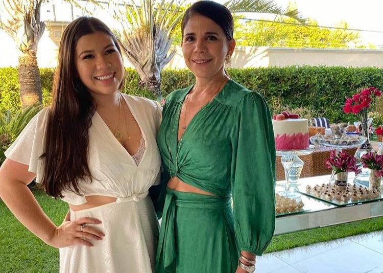 Maria Clara Negrão ganha sessão parabéns intimista para marcar seus 18 anos Maria Clara Negrão ganha sessão parabéns intimista para marcar seus 18 anos