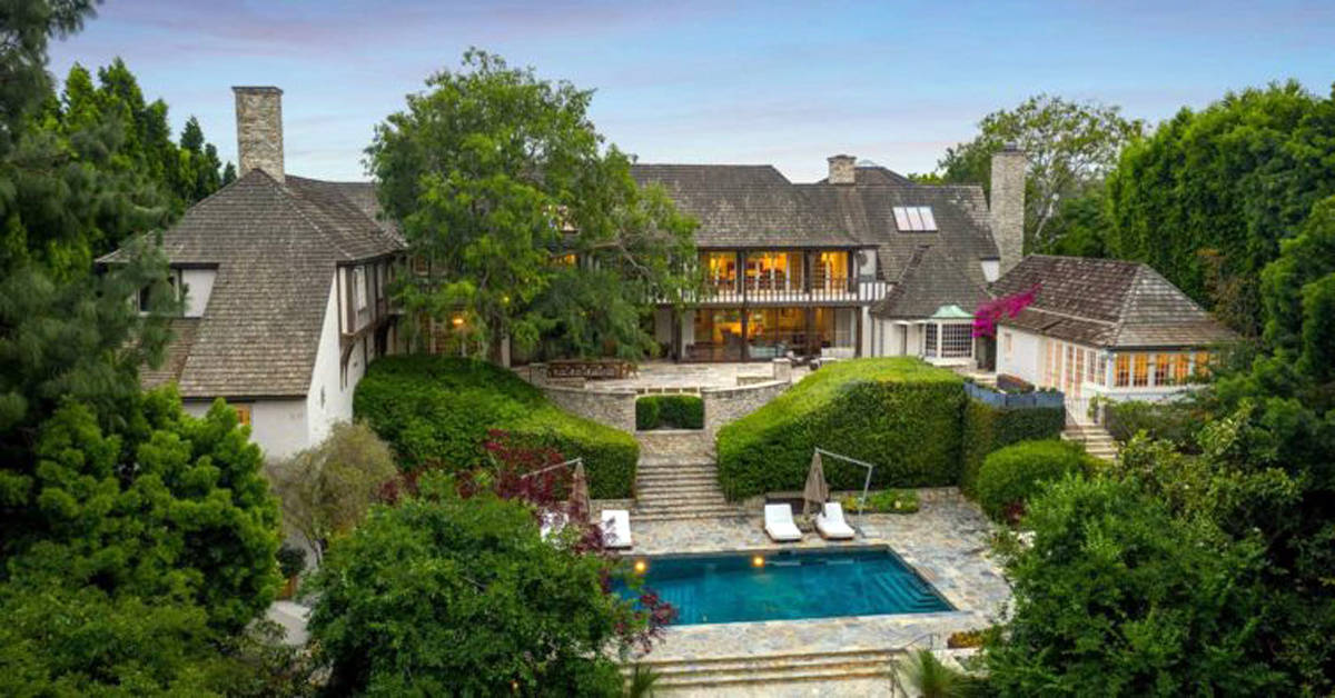 Mansão que pertencia a Brad Pitt e Jennifer Aniston é vendida em Beverly Hills Mansão que pertencia a Brad Pitt e Jennifer Aniston é vendida em Beverly Hills