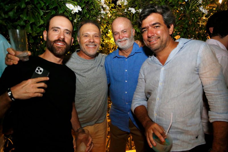 Tripla comemoração - Luiz Carlos, Myrella e Vânia Tomé festejam a troca de idade na Lagoa do Uruaú