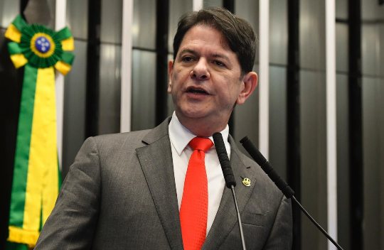 Cid Gomes destaca a importância da alfabetização na idade certa das crianças Cid Gomes destaca a importância da alfabetização na idade certa das crianças