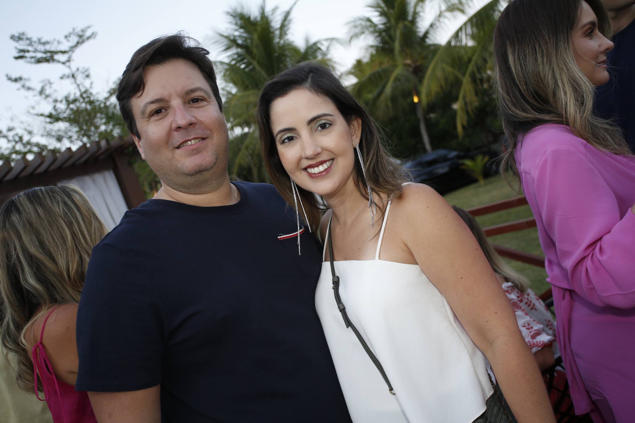 Luiz Carlos, Myrella e Vânia Tomé festejam a troca de ...