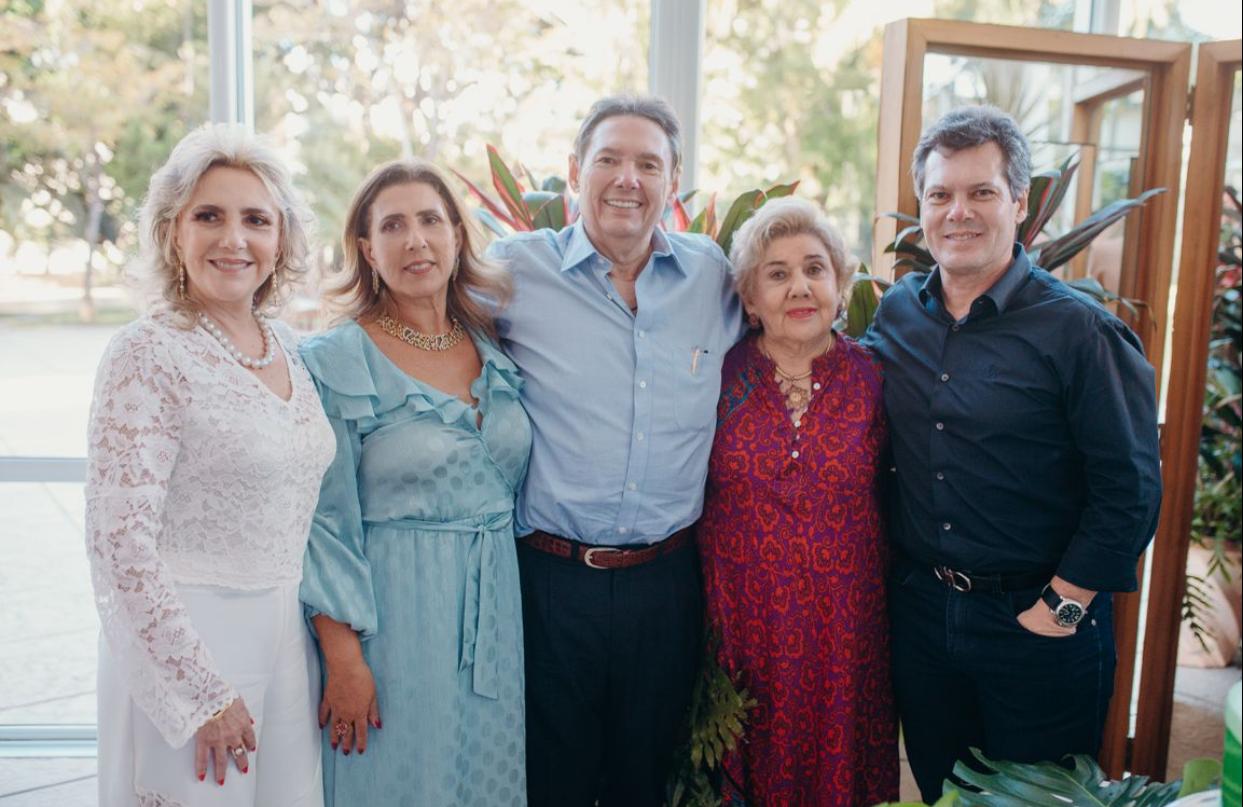 Ivens Dias Branco Júnior brinda seus 60 anos em clima de petit comité. Confira os clicks! Ivens Dias Branco Júnior brinda seus 60 anos em clima de petit comité. Confira os clicks!