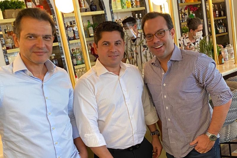 Pompeu Vasconcelos, Cláudio Moreira e Ivo Machado almoçam em novo hotspot de São Paulo, o Beefbar Pompeu Vasconcelos, Cláudio Moreira e Ivo Machado almoçam em novo hotspot de São Paulo, o Beefbar