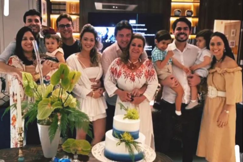 Luiz Teixeira celebra a nova idade em clima intimista com a família Luiz Teixeira celebra a nova idade em clima intimista com a família