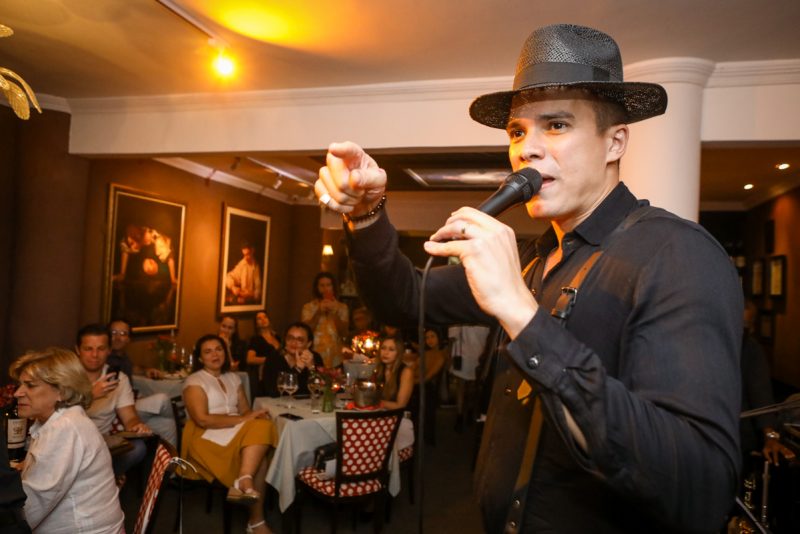Dinner Show - Concerto especial de Marcos Lessa injeta um brilho extra no Caravaggio Cucina&Vino