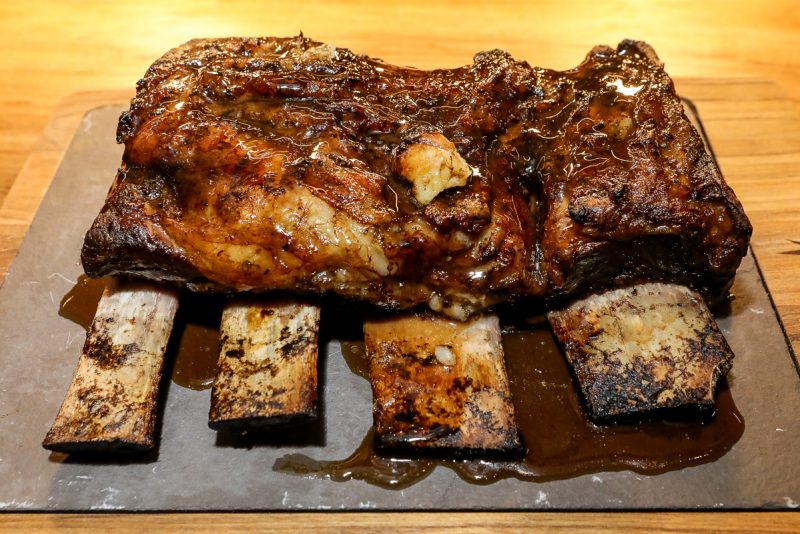 Templo das Carnes - Rodrigo, Ciro e Vitor Moreira inauguram o Carbone Steakhouse, no BS Design