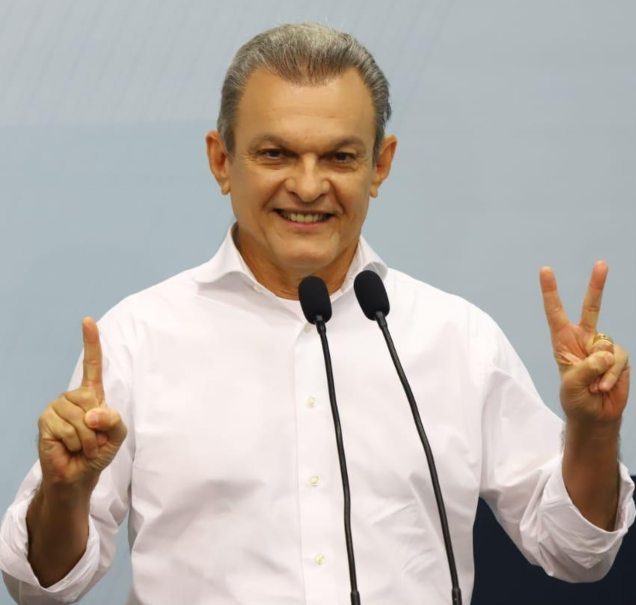 José Sarto afirma representar a união e tolerância em debate na TV Jangadeiro José Sarto afirma representar a união e tolerância em debate na TV Jangadeiro