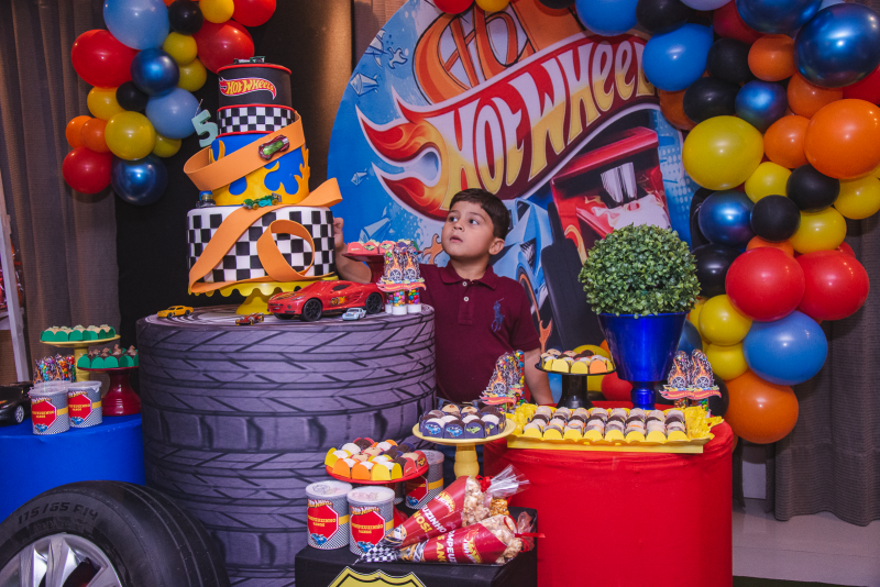 Rá-Tim-Bum - Pompeuzinho Vasconcelos completa 5 anos e ganha festa inspirada nos carrinhos Hot Wheels