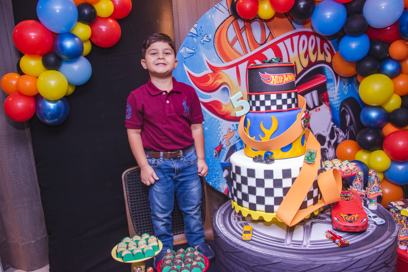 Rá-Tim-Bum - Pompeuzinho Vasconcelos completa 5 anos e ganha festa inspirada nos carrinhos Hot Wheels