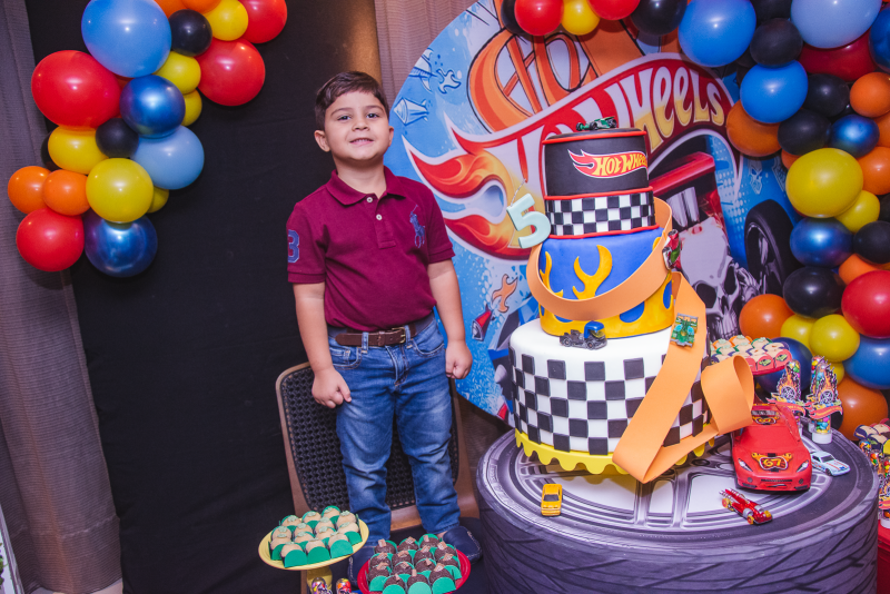 Rá-Tim-Bum - Pompeuzinho Vasconcelos completa 5 anos e ganha festa inspirada nos carrinhos Hot Wheels