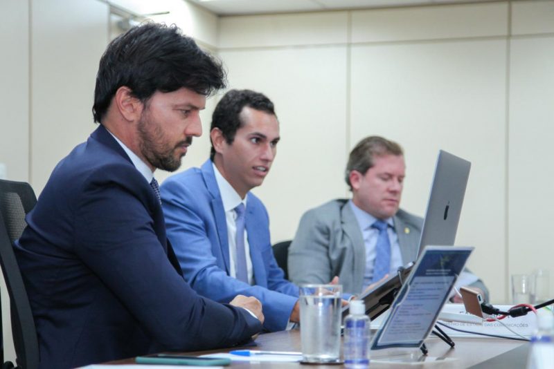 Ministro Fábio Faria se reúne com Domingos Neto para discutir ampliação da banda larga Ministro Fábio Faria se reúne com Domingos Neto para discutir ampliação da banda larga