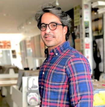 Rodrigo Porto chega aos 37 anos de bem com a vida e feliz com os astros Rodrigo Porto chega aos 37 anos de bem com a vida e feliz com os astros