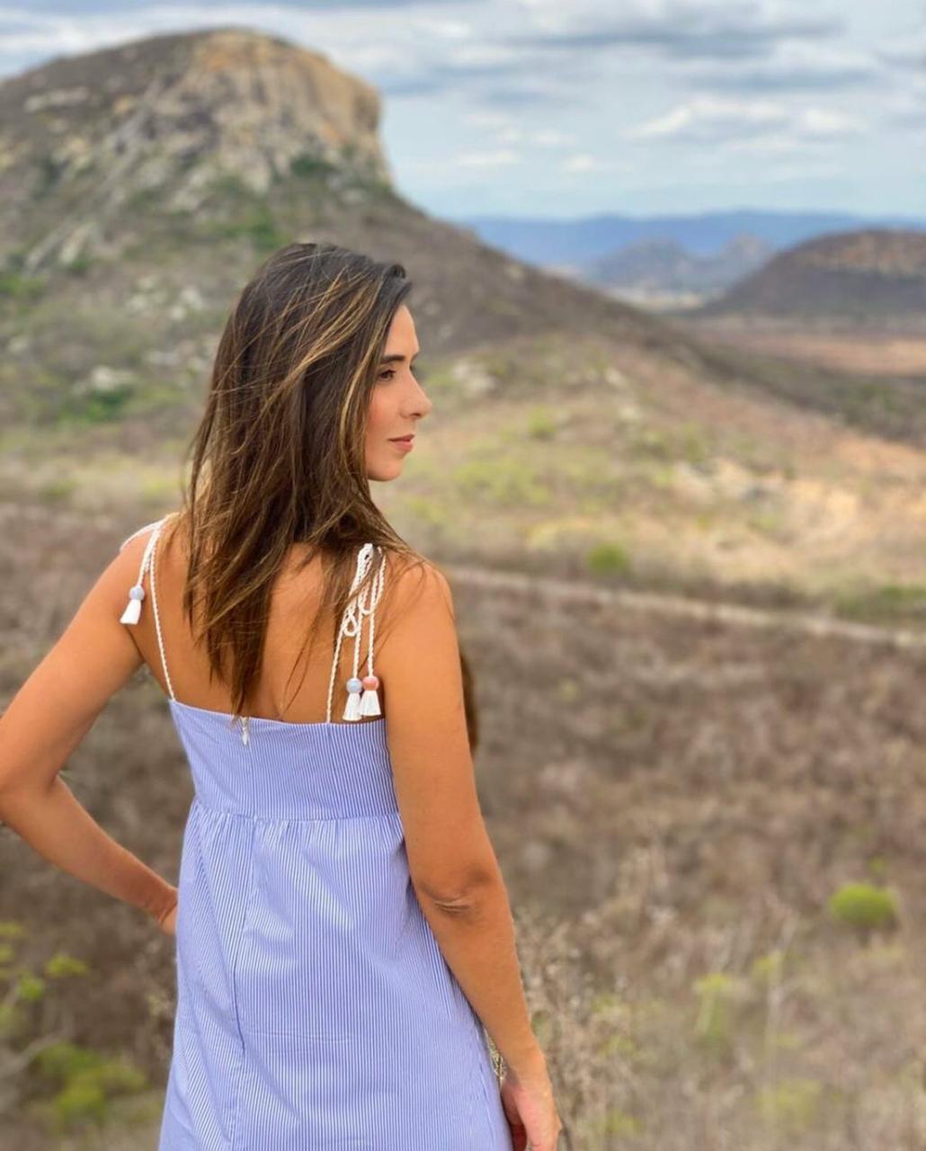 Livia Feitosa Aguiar desfruta de Quixadá com amigos Livia Feitosa Aguiar desfruta de Quixadá com amigos