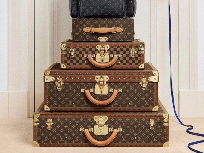 LOUIS VUITTON - Uma bolsa de viagem e uma bolsa de mão em bom