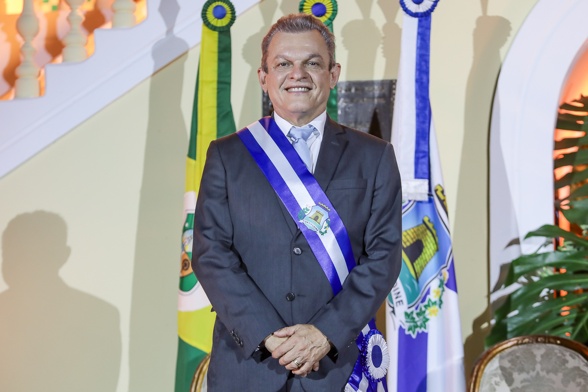 José Sarto Nogueira recebe a faixa de prefeito de Fortaleza das mãos de Roberto Cláudio em cerimônia no Paço Municipal José Sarto Nogueira recebe a faixa de prefeito de Fortaleza das mãos de Roberto Cláudio em cerimônia no Paço Municipal