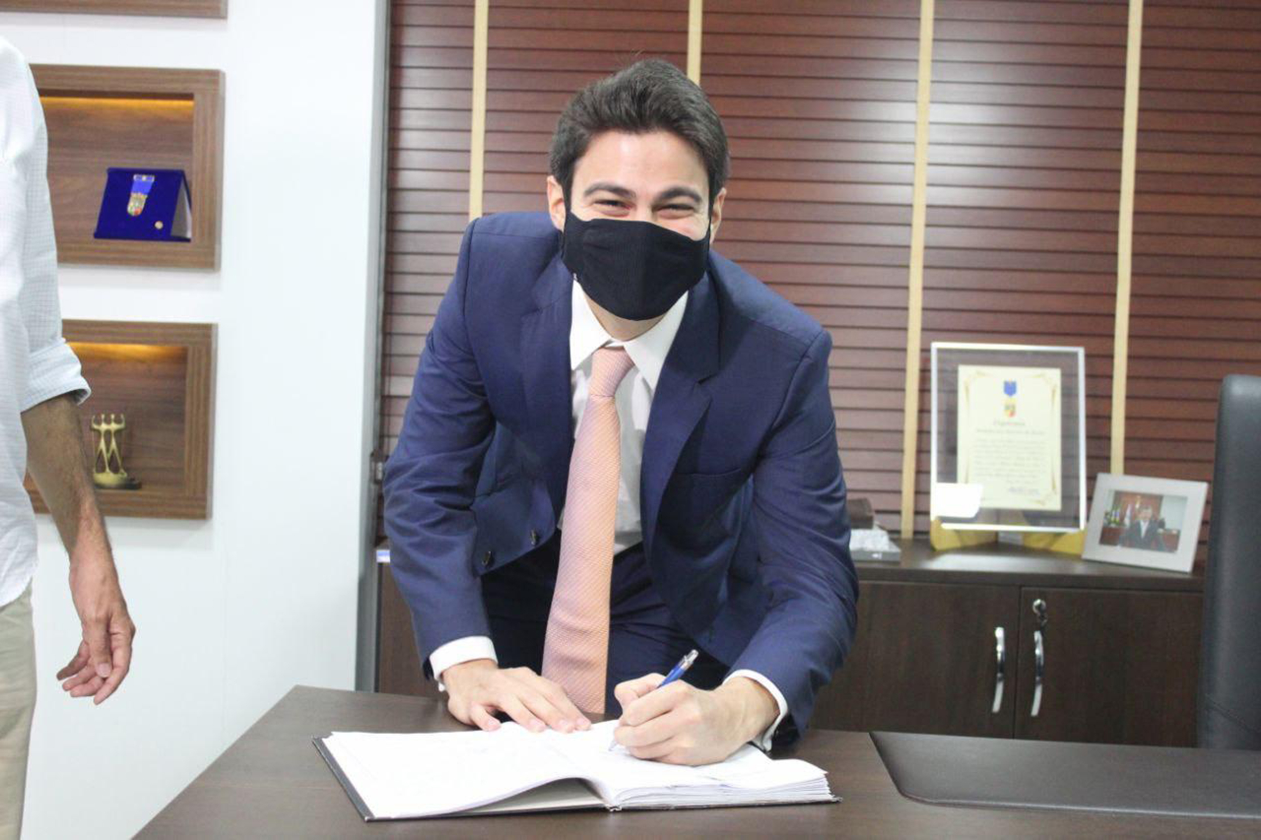 Pedro Matos toma posse como vereador na Câmara Municipal de Fortaleza Pedro Matos toma posse como vereador na Câmara Municipal de Fortaleza