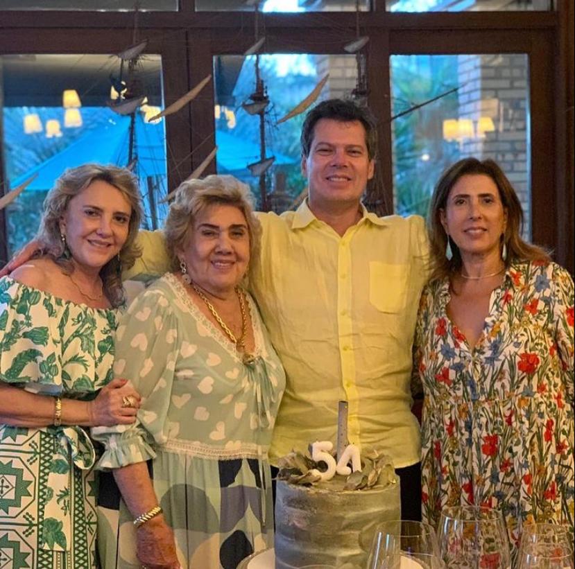 Cláudio Dias Branco brinda a nova idade em Fortim Cláudio Dias Branco brinda a nova idade em Fortim