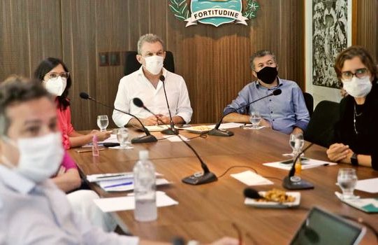 José Sarto e Antônio Henrique avaliam evolução da Covid-19 na Capital, junto com equipe de secretários municipais José Sarto e Antônio Henrique avaliam evolução da Covid-19 na Capital, junto com equipe de secretários municipais