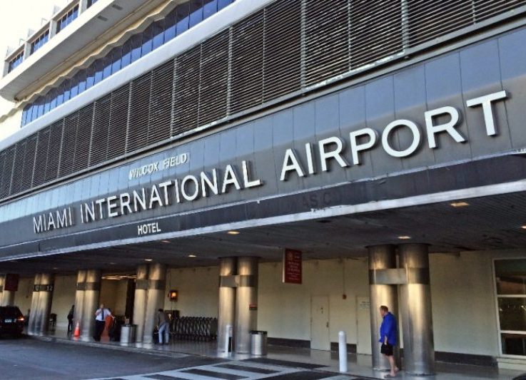 Aeroporto de Miami vai liberar vacinas para quem mora ou trabalha na Flórida Aeroporto de Miami vai liberar vacinas para quem mora ou trabalha na Flórida