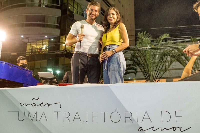 Special Moment - Lenita e Paulo Benevides promovem show itinerante em homenagem ao Dia das Mães