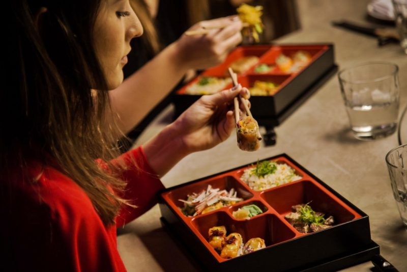 Que tal comemorar o Dia da Imigração Japonesa com um bom sushi em casa? Que tal comemorar o Dia da Imigração Japonesa com um bom sushi em casa?