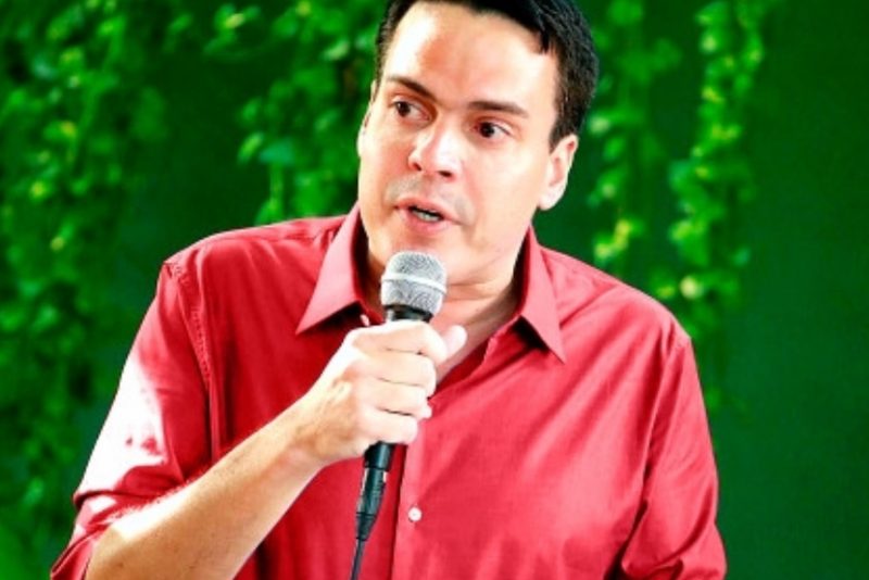 Hoje é dia de brindar a vida e a nova idade de Fabiano Barreira Hoje é dia de brindar a vida e a nova idade de Fabiano Barreira