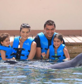 Maryana Canamary e Idezio Rolim curtem Cancun com os filhos Maryana Canamary e Idezio Rolim curtem Cancun com os filhos
