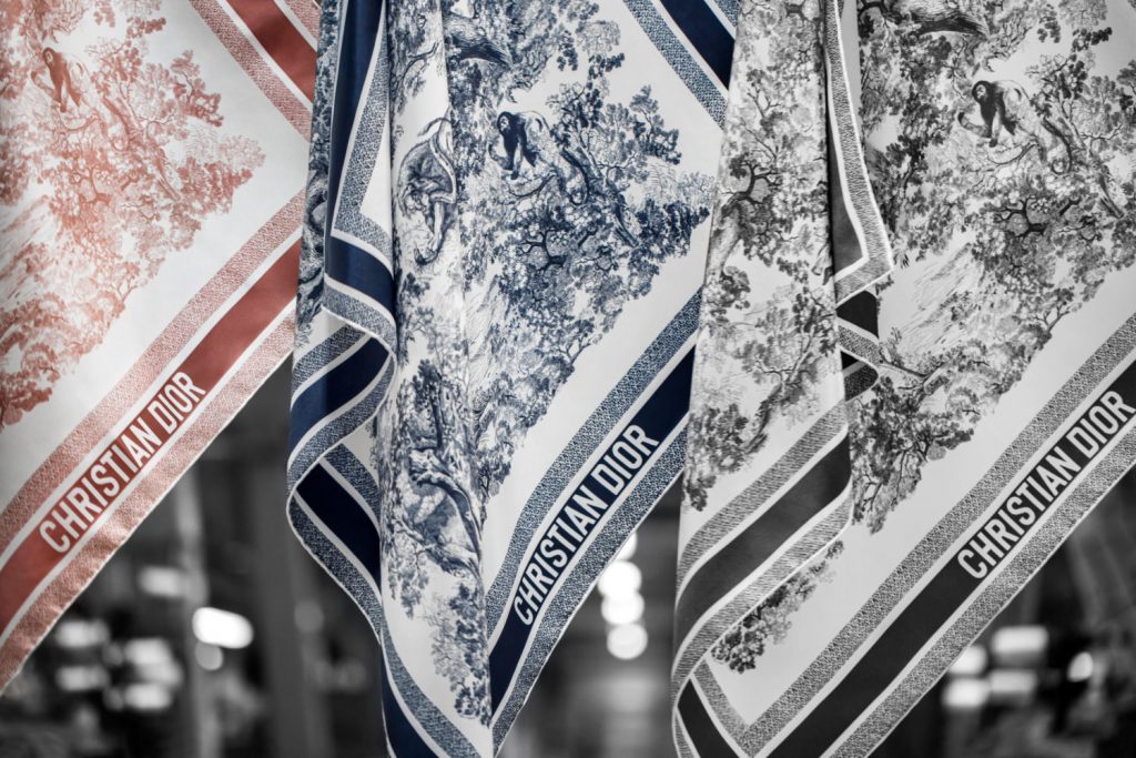 Dior Foulards Savoir Faire ©pol Baril45 Scaled E1627559145814