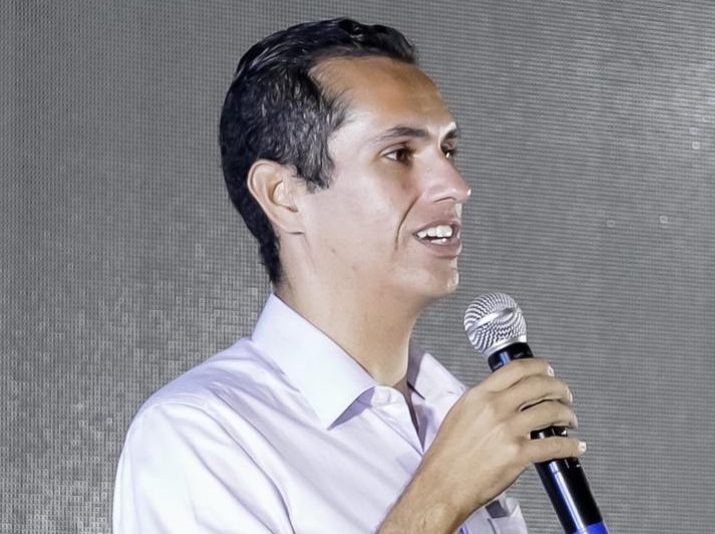 Domingos Neto assina termo na Funasa para grandes obras em Jaguaribe e Orós Domingos Neto assina termo na Funasa para grandes obras em Jaguaribe e Orós