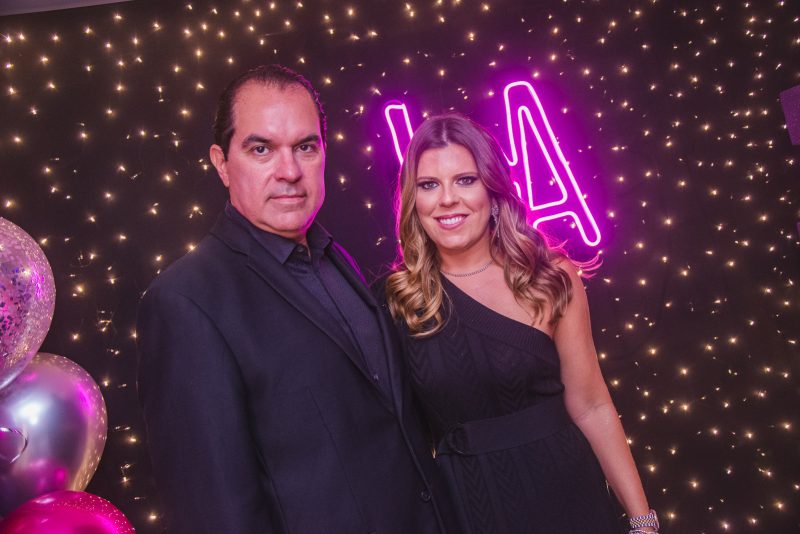 Sessão Parabéns - Lara Sousa Albuquerque transborda alegria e alto astral em sua festa de 15 anos