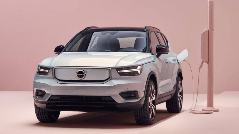 Volvo Xc40 Recharge P8 Awd In Glacier Silver