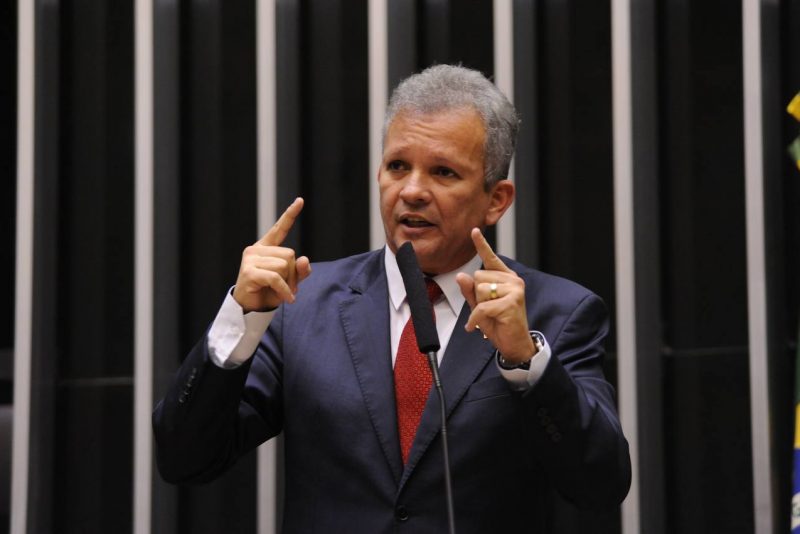 Comissão aprova projeto de André Figueiredo que susta resolução de zerar imposto de importação de armas Comissão aprova projeto de André Figueiredo que susta resolução de zerar imposto de importação de armas