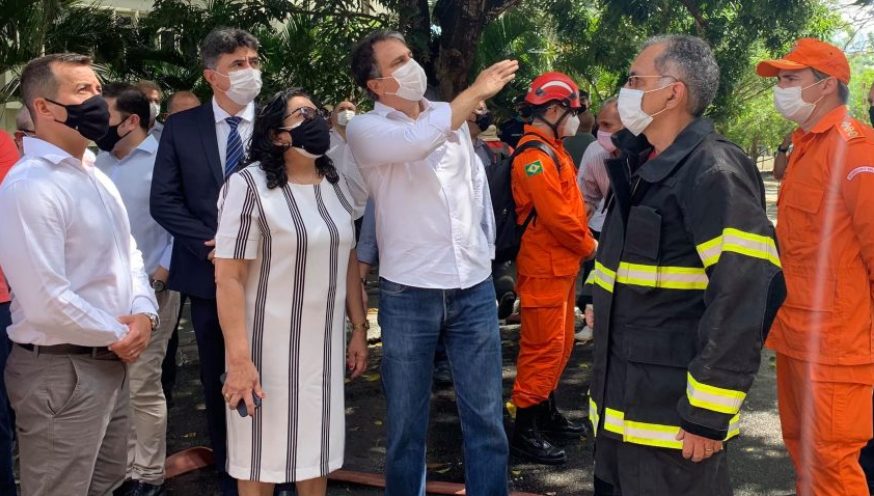 Camilo e Nailde Pinheiro acompanham o trabalho dos bombeiros e dos peritos Camilo e Nailde Pinheiro acompanham o trabalho dos bombeiros e dos peritos