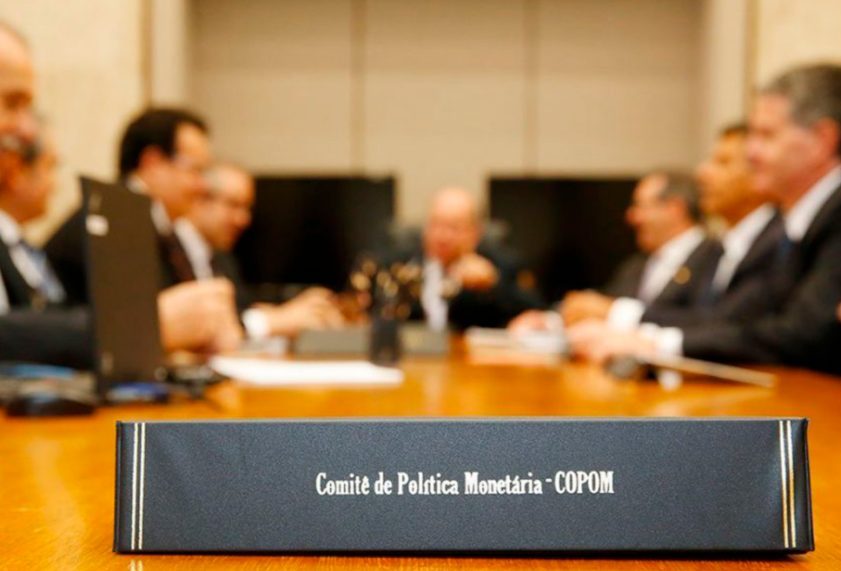 Copom inicia reunião e mercado prevê alta da Selic em um ponto percentual Copom inicia reunião e mercado prevê alta da Selic em um ponto percentual
