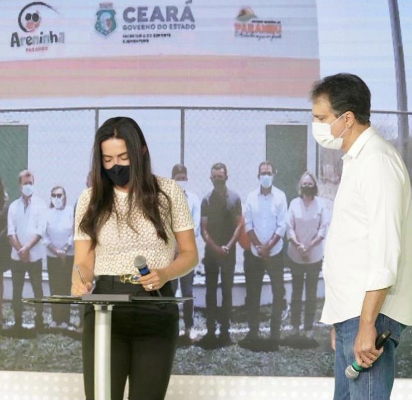 Deputada Aderlânia Noronha participa de solenidade de entrega de areninha em Parambu Deputada Aderlânia Noronha participa de solenidade de entrega de areninha em Parambu