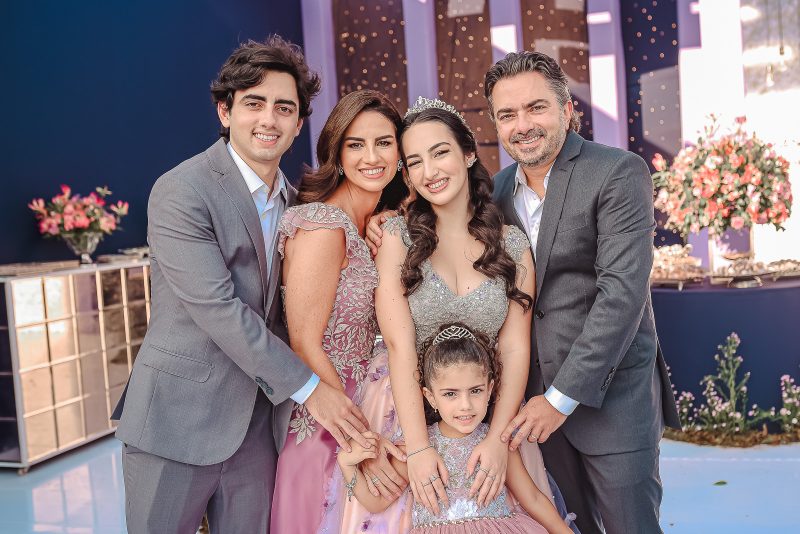 15 + 1 - Letícia Frota transborda alegria e alto astral em sua festa de aniversário