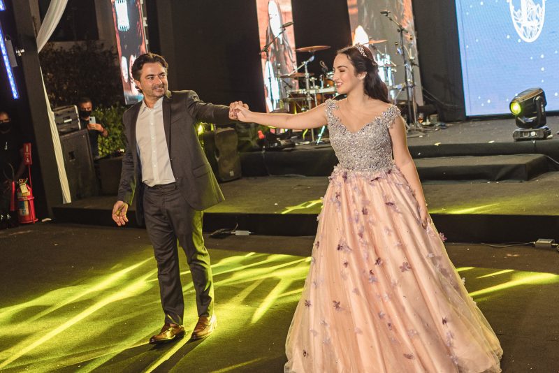 15 + 1 - Letícia Frota transborda alegria e alto astral em sua festa de aniversário