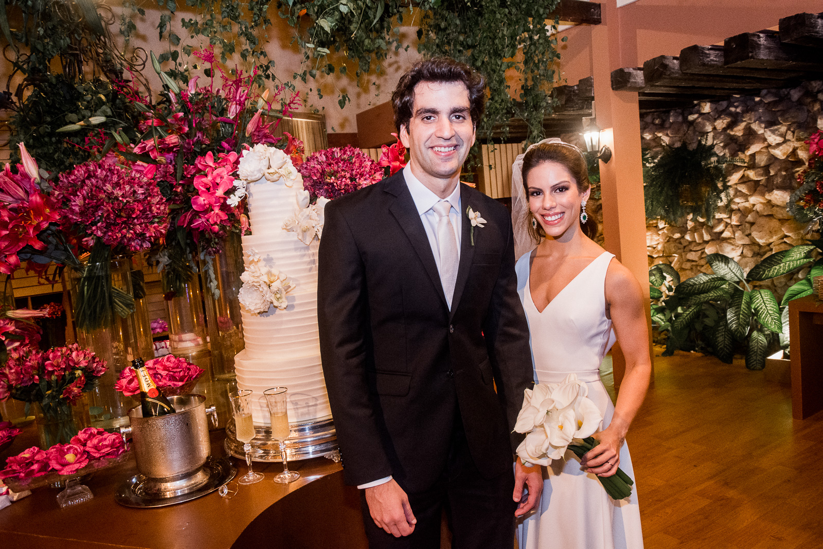 Chic e intimista! Foi assim a cerimônia de casamento de Manoela Rolim e Raphael Nogueira Chic e intimista! Foi assim a cerimônia de casamento de Manoela Rolim e Raphael Nogueira