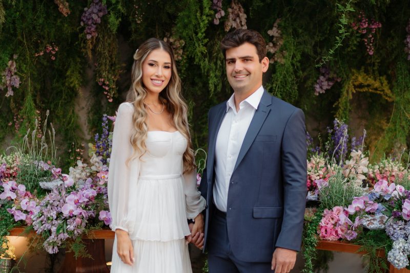 Ana Vitória Machado e Francisco Feitosa reúnem a família e os amigos para oficializar o noivado Ana Vitória Machado e Francisco Feitosa reúnem a família e os amigos para oficializar o noivado